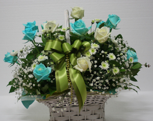 Envio y venta de flores ,rosas, plantas,arreglos florales ,regalos y desayunos a domicilio con delivery gratis en la Ciudad Autonoma de Buenos Aires y con costo de env�o en localidades del Gran Buenos Aires asi como delivery de flores y plantas a trav�s de florerias asociadas en todas las provincias de la Argentina, Buenos Aires, la Pampa, Tucuman, La Rioja, R�o Negro, Entre Rios, Corrientes, Misiones, Neuquen, Chubut, Tierra del Fuego, Santa Cruz, San Luis, Mendoza, Cordoba, Jujuy, Formosa, Santiago del Estero, Salta, Chaco, Catamarca ,San Juan, y ademas realizamos el delivery de flores ,coronas,palmas , plantas y regalos a todas las ciudades de Argentina, Mar del Plata, C�rdoba, Buenos Aires, con cargo en Santa Rosa, La Plata, Bella Vista, Neuquen, Pilar, Paran�, Posadas, Resistencia, Cipolleti y mas de 300 ciudades y localidades en todo el territorio de nuestro pa�s, asi como tambien tenemos la posibilidad de enviar flores a casi todo el mundo en cuestion de horas