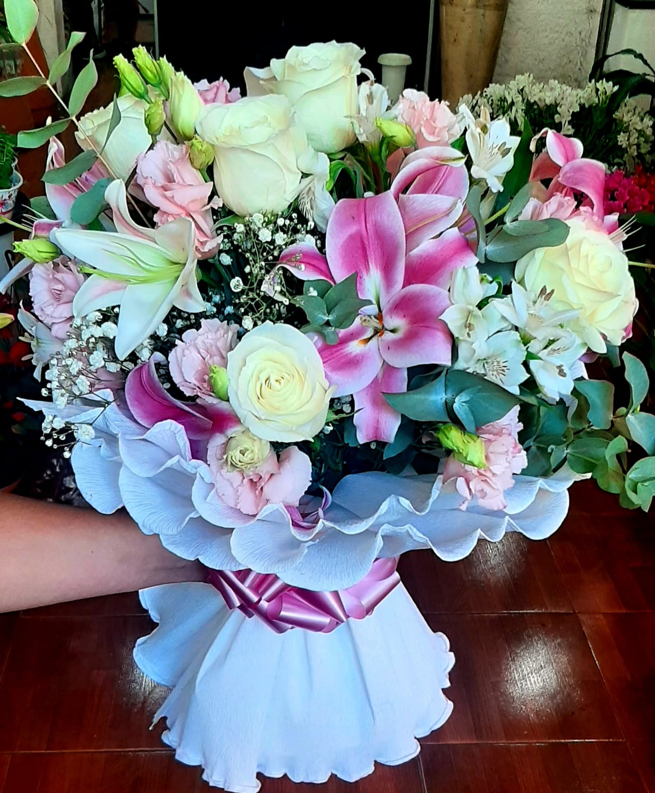 Envio y venta de flores ,rosas, plantas,arreglos florales ,regalos y desayunos a domicilio con delivery gratis en la Ciudad Autonoma de Buenos Aires y con costo de envo en localidades del Gran Buenos Aires asi como delivery de flores y plantas a travs de florerias asociadas en todas las provincias de la Argentina, Buenos Aires, la Pampa, Tucuman, La Rioja, Ro Negro, Entre Rios, Corrientes, Misiones, Neuquen, Chubut, Tierra del Fuego, Santa Cruz, San Luis, Mendoza, Cordoba, Jujuy, Formosa, Santiago del Estero, Salta, Chaco, Catamarca ,San Juan, y ademas realizamos el delivery de flores ,coronas,palmas , plantas y regalos a todas las ciudades de Argentina, Mar del Plata, Crdoba, Buenos Aires, con cargo en Santa Rosa, La Plata, Bella Vista, Neuquen, Pilar, Paran, Posadas, Resistencia, Cipolleti y mas de 300 ciudades y localidades en todo el territorio de nuestro pas, asi como tambien tenemos la posibilidad de enviar flores a casi todo el mundo en cuestion de horas