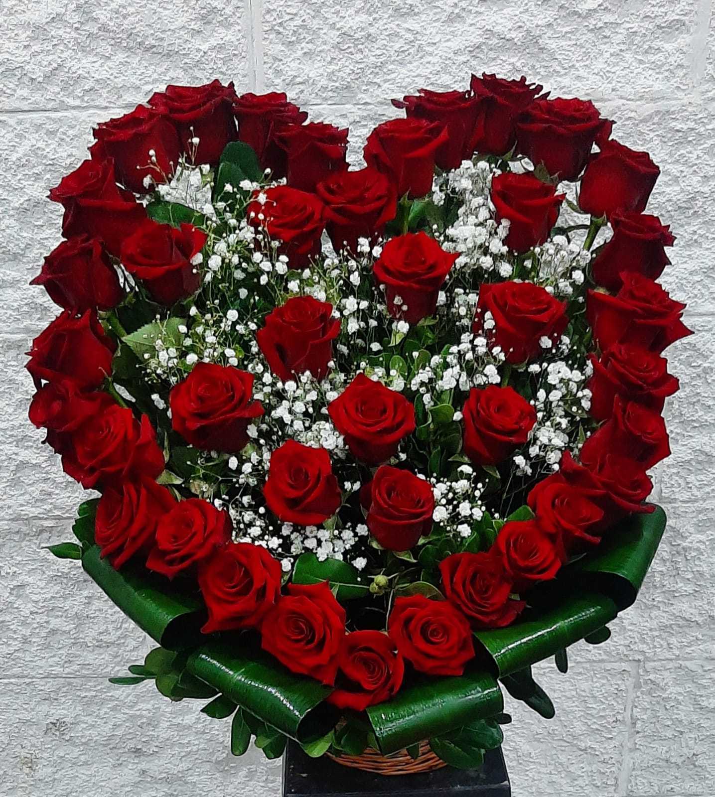Envio y venta de flores ,rosas, plantas,arreglos florales ,regalos y desayunos a domicilio con delivery gratis en la Ciudad Autonoma de Buenos Aires y con costo de envo en localidades del Gran Buenos Aires asi como delivery de flores y plantas a travs de florerias asociadas en todas las provincias de la Argentina, Buenos Aires, la Pampa, Tucuman, La Rioja, Ro Negro, Entre Rios, Corrientes, Misiones, Neuquen, Chubut, Tierra del Fuego, Santa Cruz, San Luis, Mendoza, Cordoba, Jujuy, Formosa, Santiago del Estero, Salta, Chaco, Catamarca ,San Juan, y ademas realizamos el delivery de flores ,coronas,palmas , plantas y regalos a todas las ciudades de Argentina, Mar del Plata, Crdoba, Buenos Aires, con cargo en Santa Rosa, La Plata, Bella Vista, Neuquen, Pilar, Paran, Posadas, Resistencia, Cipolleti y mas de 300 ciudades y localidades en todo el territorio de nuestro pas, asi como tambien tenemos la posibilidad de enviar flores a casi todo el mundo en cuestion de horas